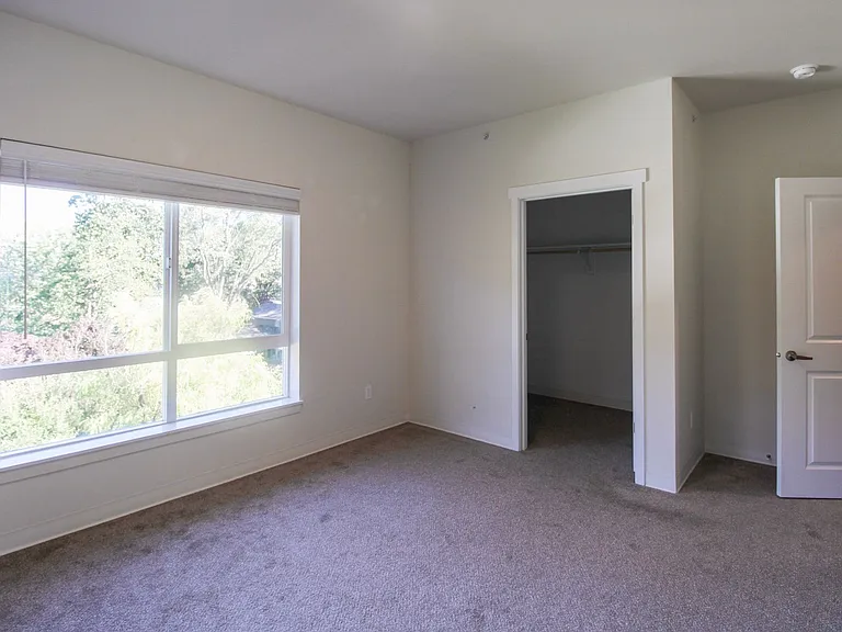 Creek's Edge Apartments — Photo 8
