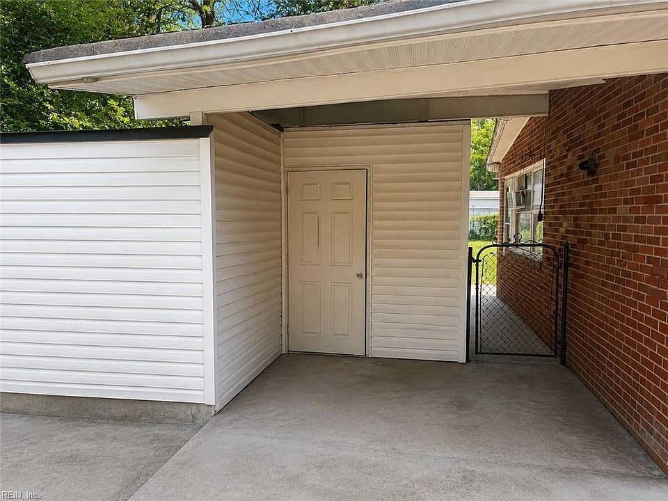 2nd image of 1029 Mineola Dr
