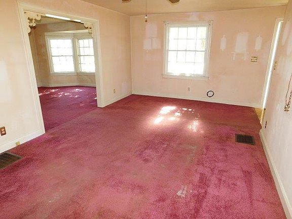 4th image of 312 Alexander St