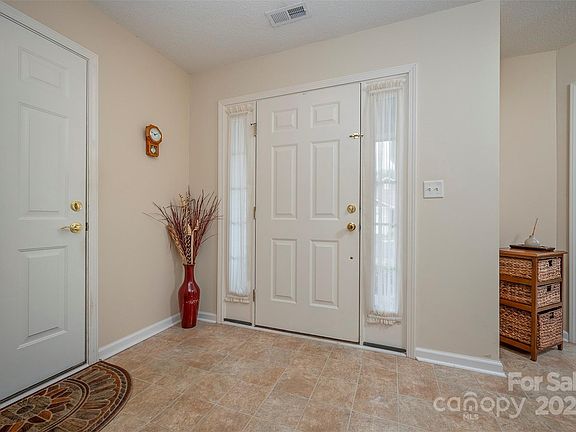 4th image of 85 Clear Creekside Dr