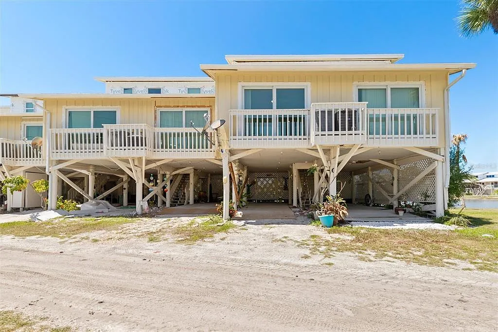 2 bed, 2.0 bath, 946 sqft, $6,900 — Photo 3