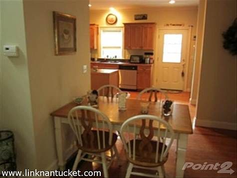 Dining for 4 right off of the kitchen