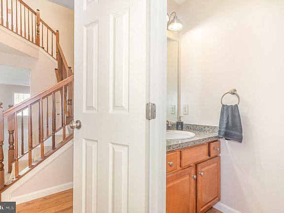 4th image of 620 Glenbrook Dr