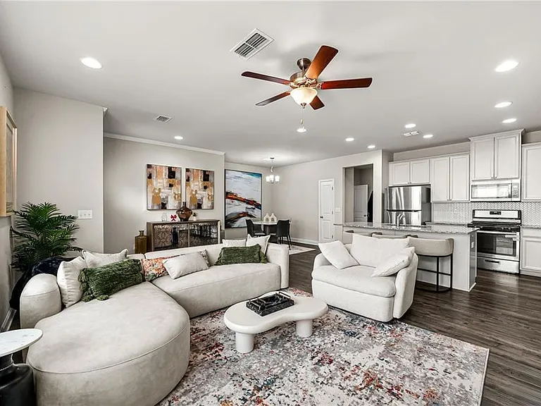 791 Belrose Dr — Photo 3