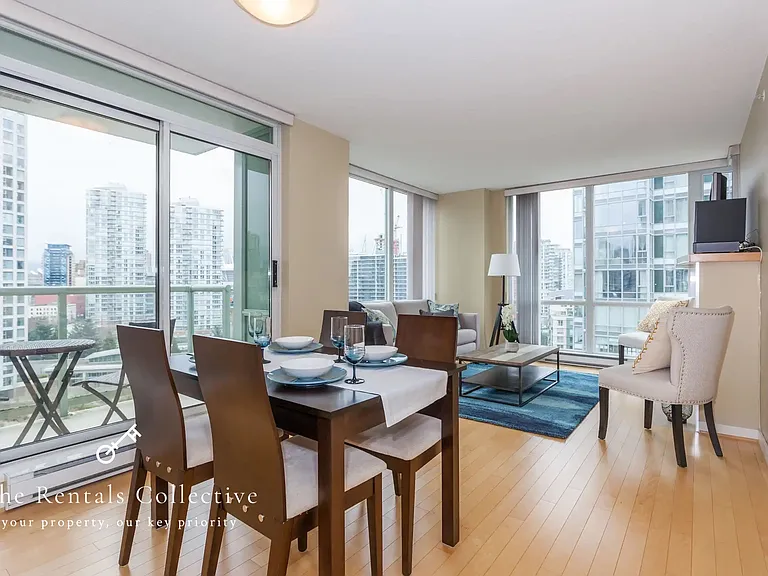 1077 Marinaside Cres #1207 — Photo 3