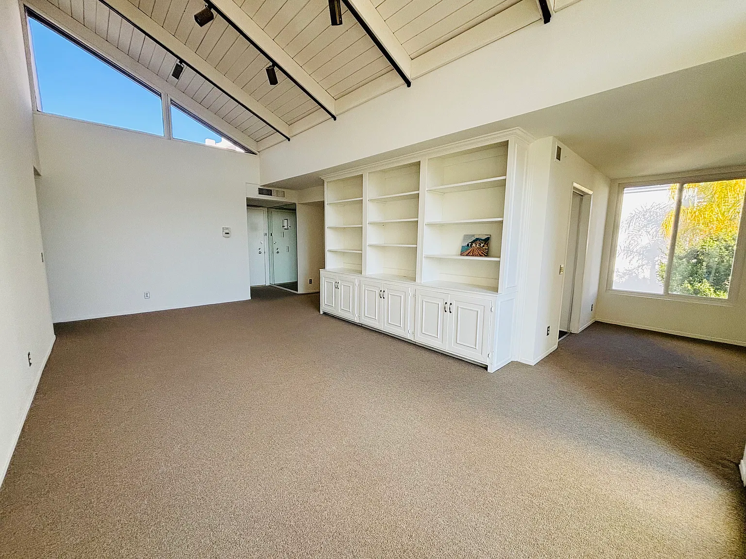 2 bed, 1414 sqft, $4,500 — Photo 4