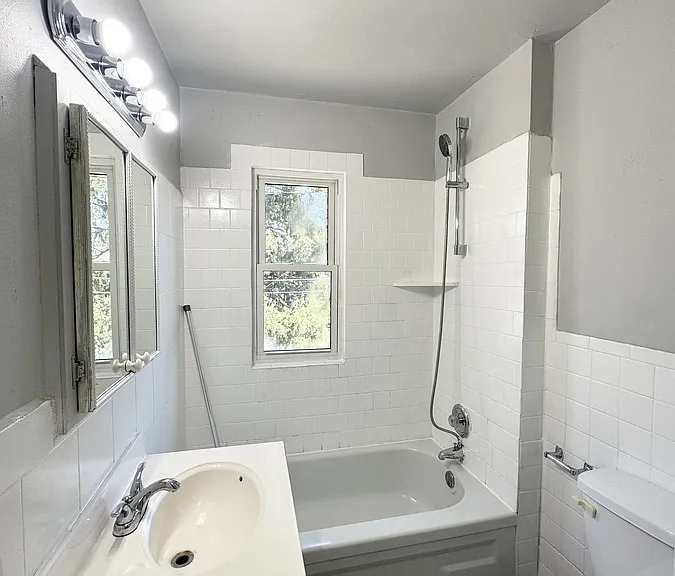 1240 Niagara St — Photo 19