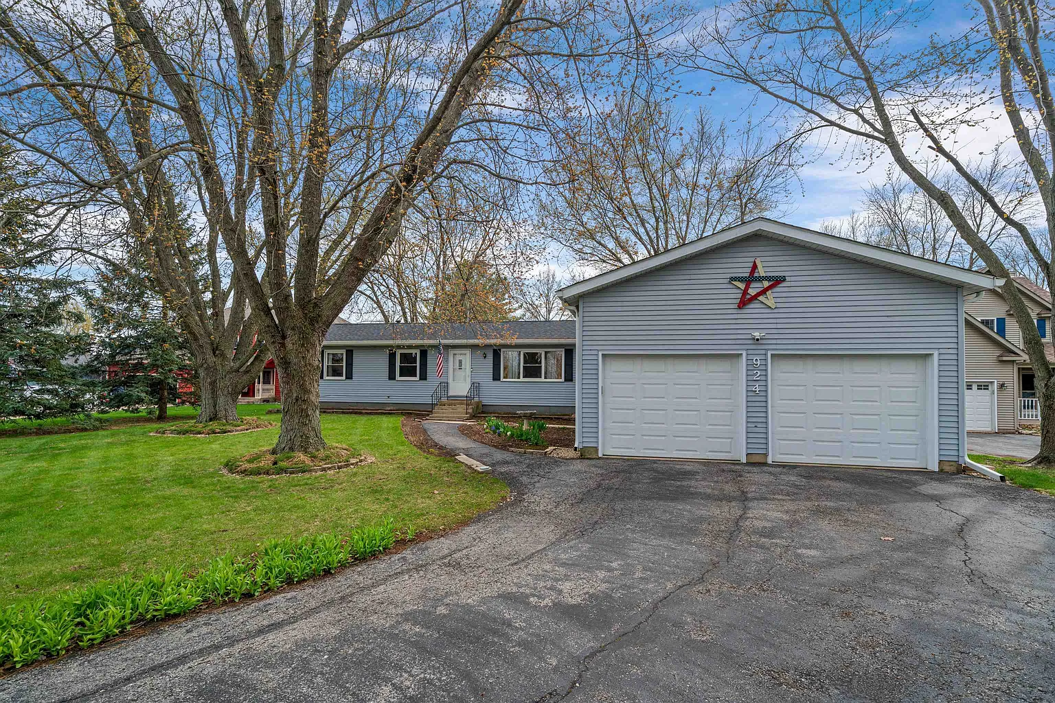 924 Suzy St photo 1