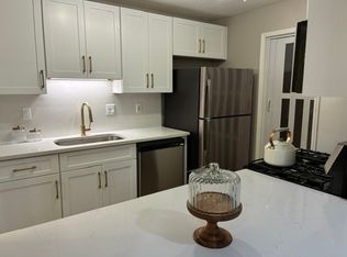 1405 Vicksburg Pl, Sandy Springs, GA 30350