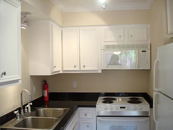 4th image of 1916 Norfolk St APT 8