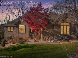 27085 Winchester Ct, Farmington Hills, MI 48331