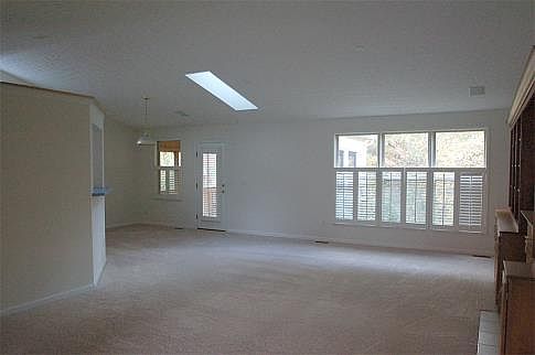 5th image of 371 Shyanne Dr