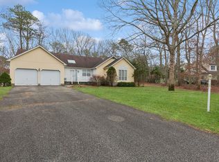 72 Risa Ct, Riverhead, NY 11901