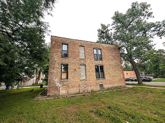 2nd image of 608 E 64th St