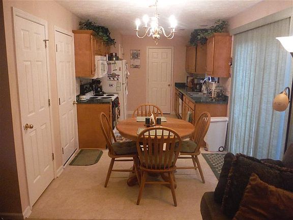 3rd image of 361 Lucille Dr