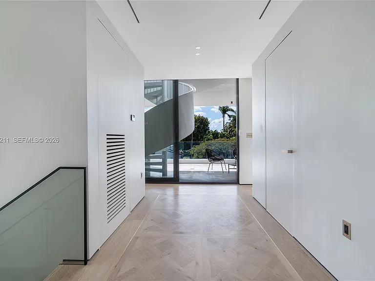 1045 W 47th Ct — Photo 13