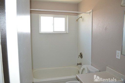 4th image of 509 McKellar Cir APT 4