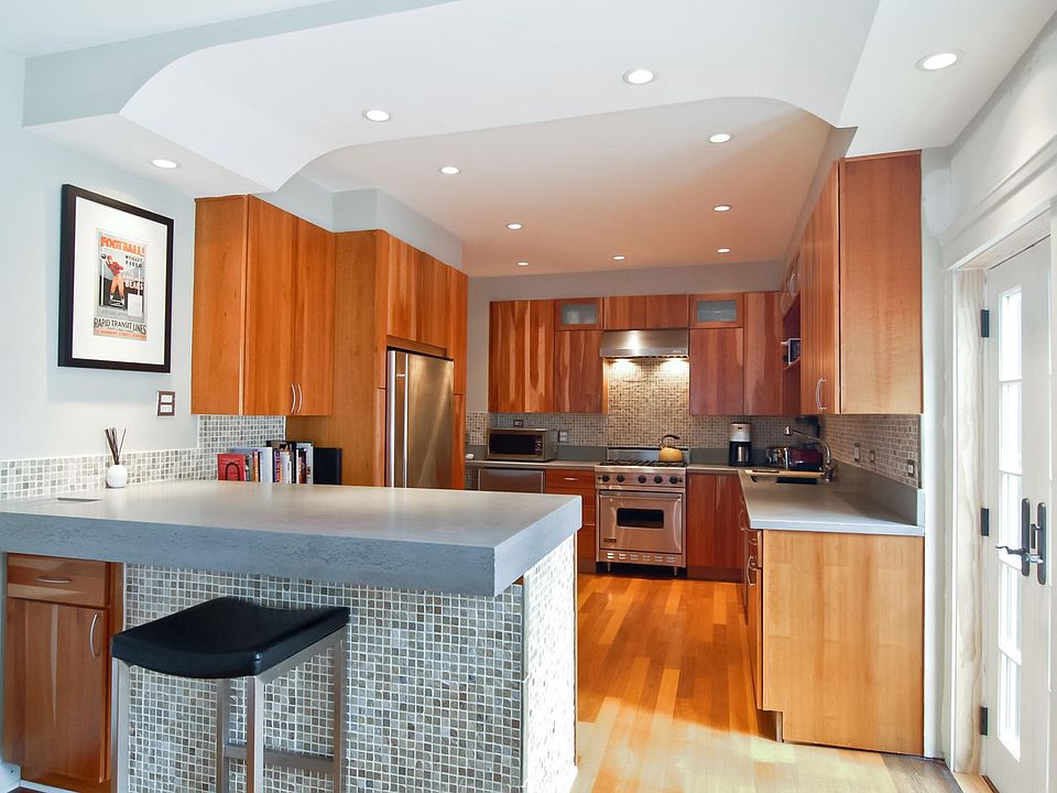 1st image of 1904 W Dickens Ave #2