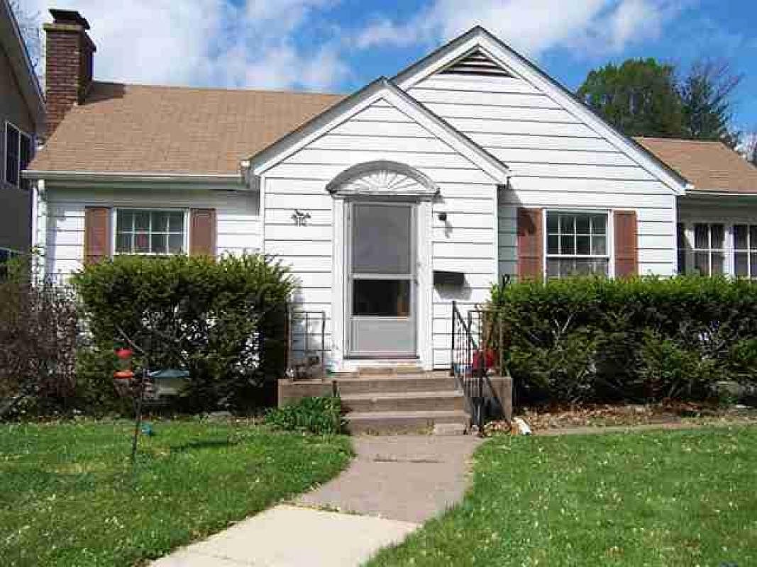 910 Holmes St, Bettendorf, IA 52722 Zillow