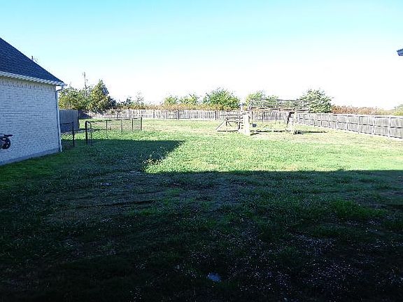 5th image of 141 Royal Park Ln