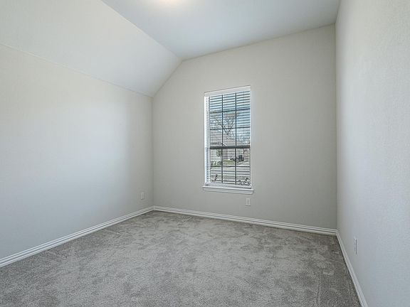 4th image of 2814 Willow Ln