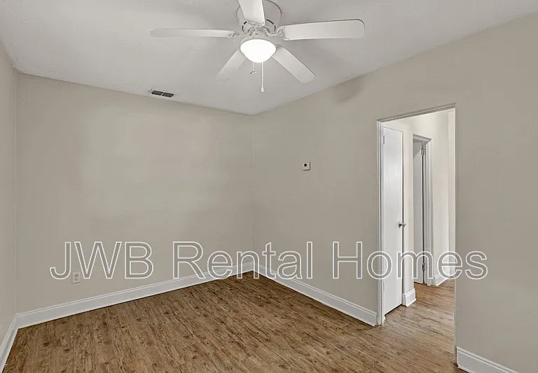 1562 Windle St — Photo 4