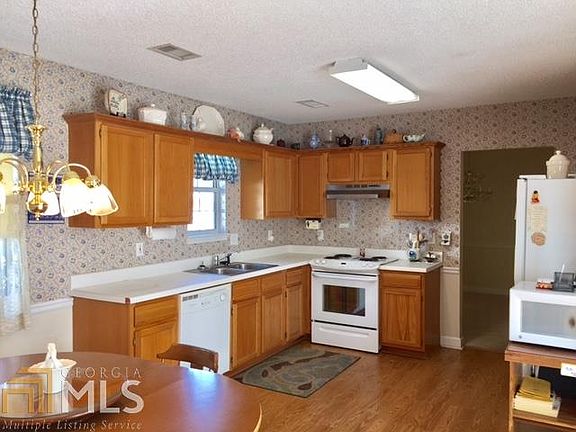 2nd image of 270 Woodgate Cir