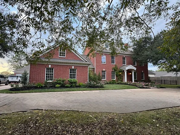 904 W Viejo Dr, Friendswood, TX 77546