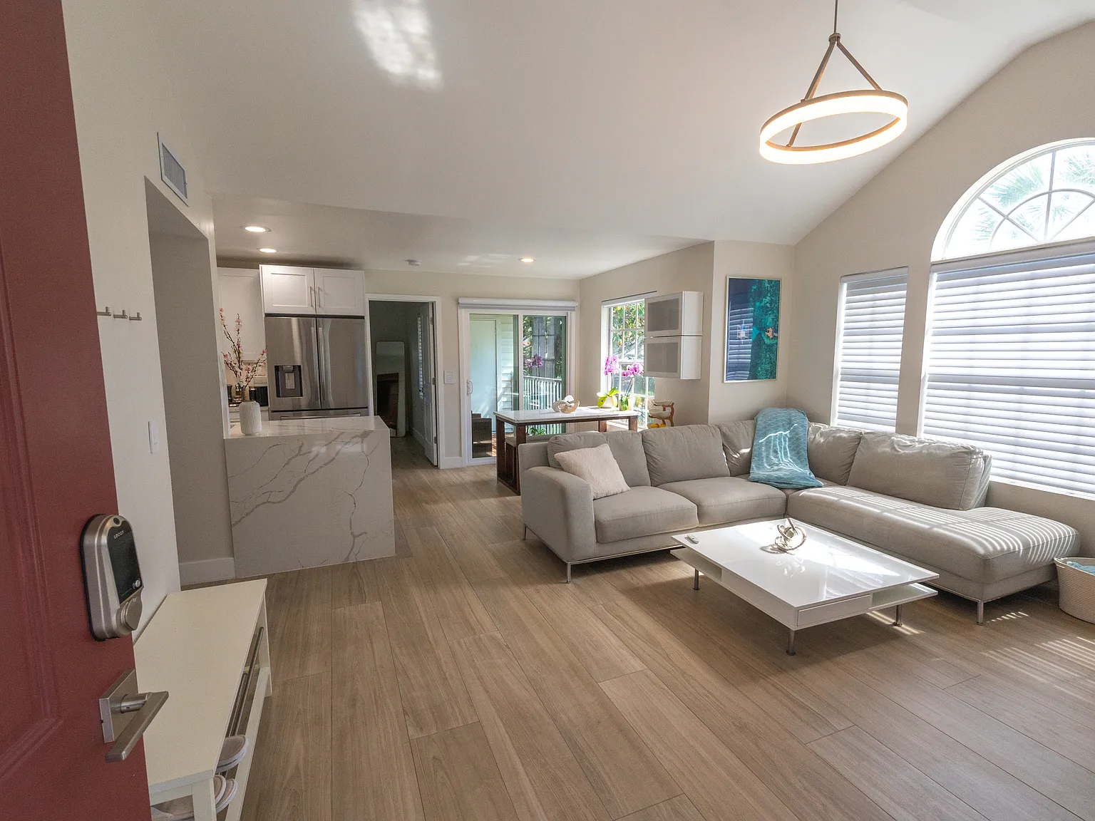 2 bed, 1097 sqft, $3,000 — Photo 2
