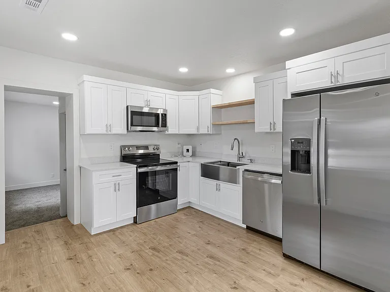 1304 E 900 S — Photo 2