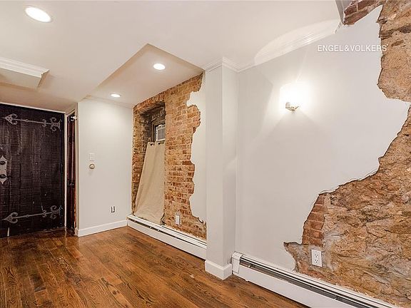 5th image of 520 W 50th St APT A1