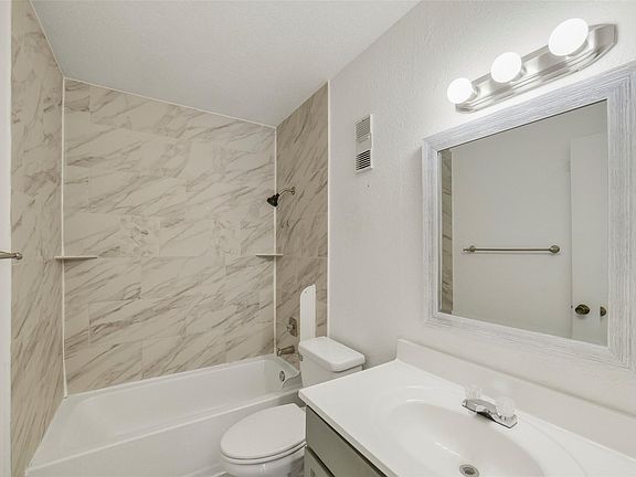 4th image of 6202 Skyline Dr APT 10