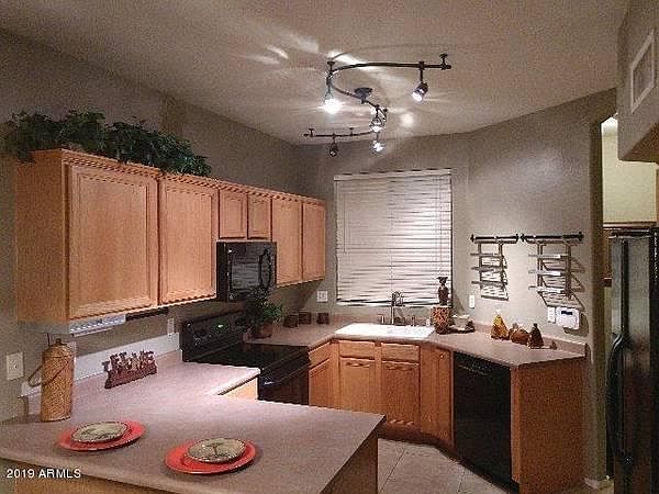 1st image of 114 E Cottonwood Ln