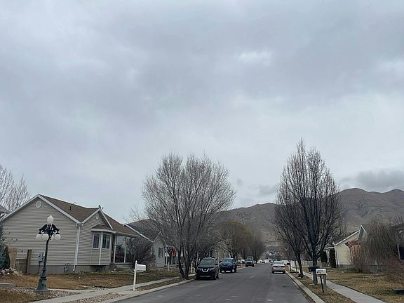 4th image of 2035 E Weeping Willow Way