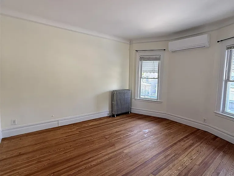 2528 Poplar St — Photo 7
