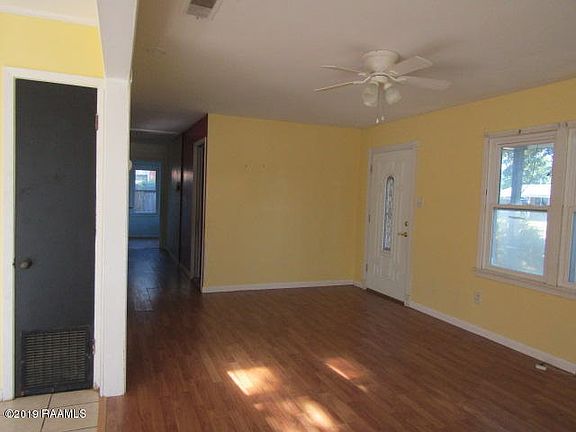 4th image of 136 Bradford Dr