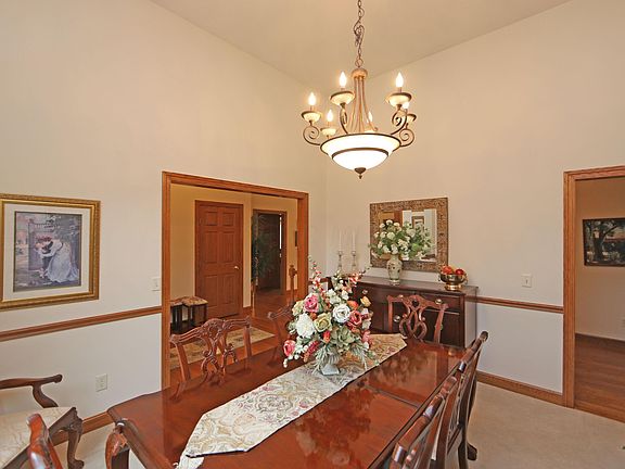 5th image of 35 Woodlake Trl