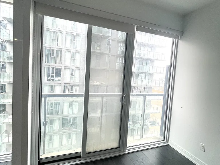 28 Wellesley St E #1206 — Photo 6