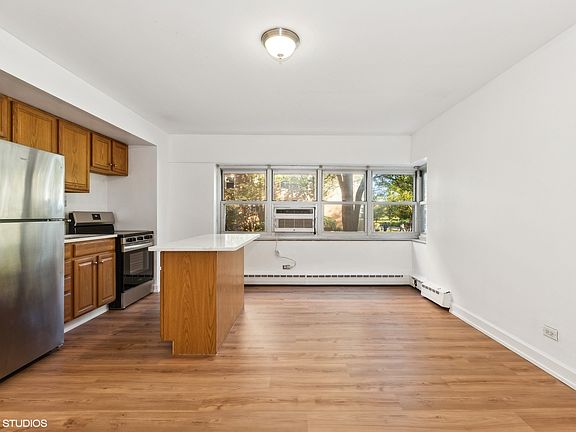 3rd image of 4950 N Marine Dr APT 102