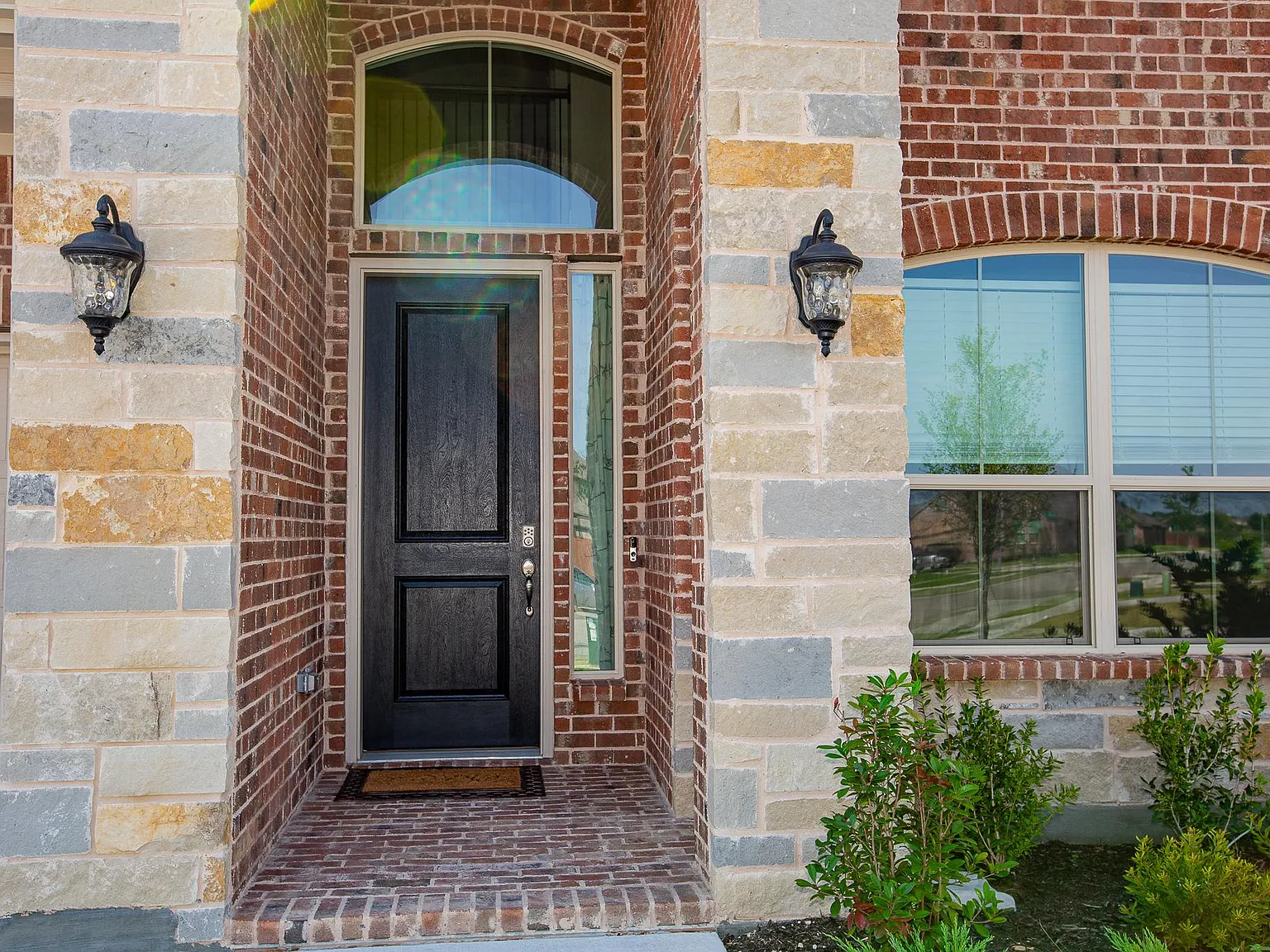 5 bed, 2853 sqft, $3,500 — Photo 3