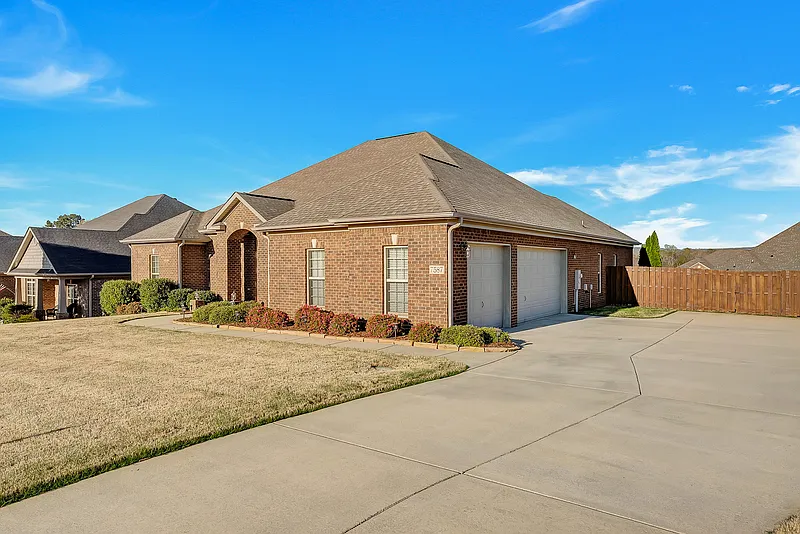 4 bed, 3.0 bath, 2868 sqft, $2,600 — Photo 3