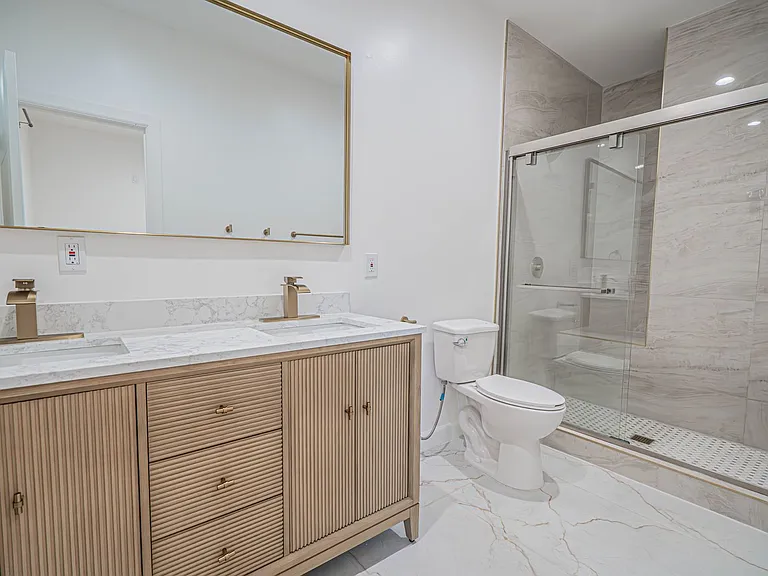 10941 Amestoy Ave — Photo 9