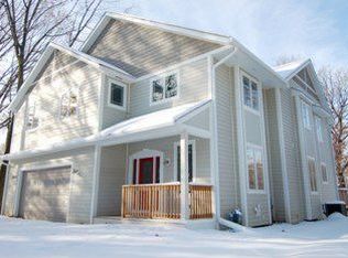 2702 Fox Grove Dr, Burlington, WI 53105