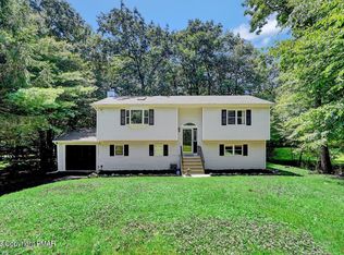 1579 Belgravia Dr, Tobyhanna, PA