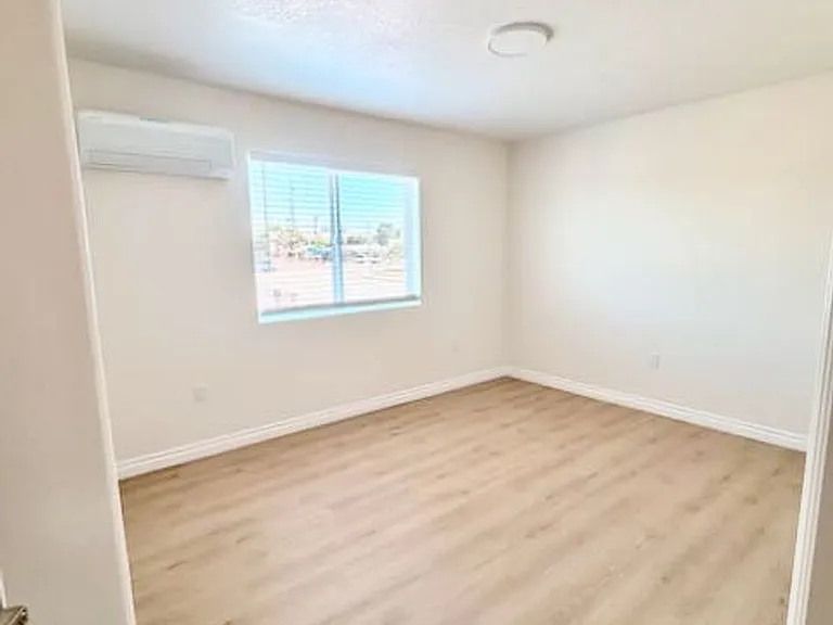 Spacious 3BR/2BA Home with Open Floor Plan, Garage & Washer/Dryer — Photo 45