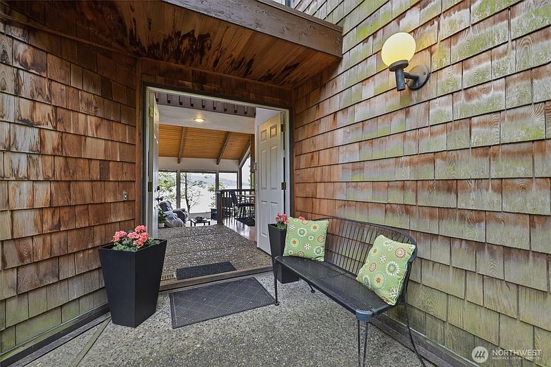 5th image of 500 W Lake Sammamish Parkway NE