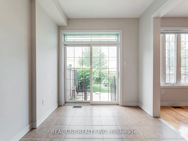 1263 Craigleith Rd — Photo 6