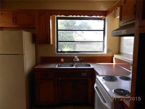 2nd image of 250 NW 69th Way