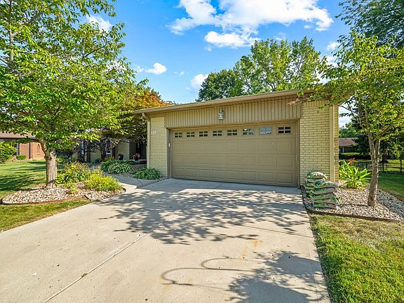 2nd image of 613 Grand Mesa Ct