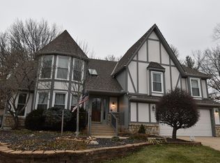 2712 NW Bent Tree Cir, Lees Summit, MO 64081